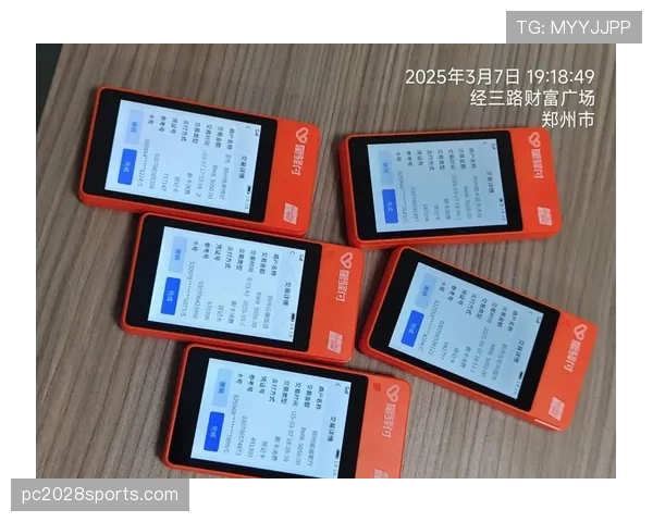 刚看到吕小军钱包照片——信用卡比我工资还厚