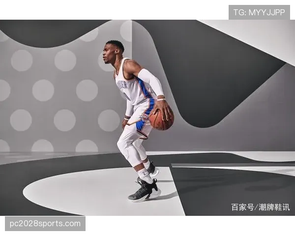 威少衣柜里塞满潮牌，训练迟到被罚百万还笑嘻嘻