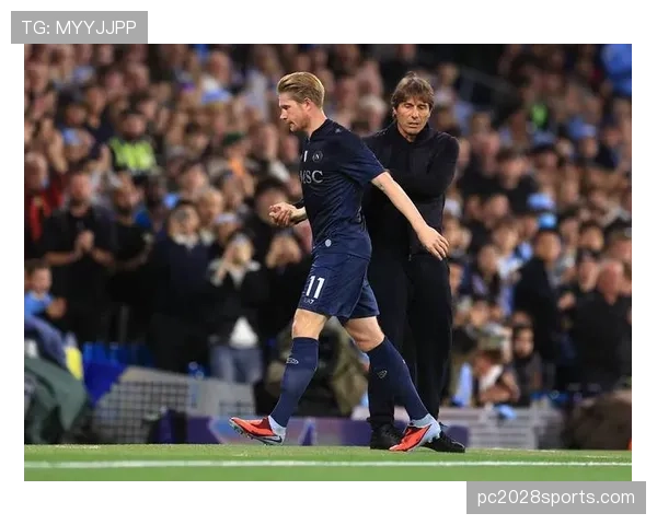 德布劳内与莫德里奇：体系驱动下的组织核心球权分配差异——前置分发倾向如何重塑中场角色