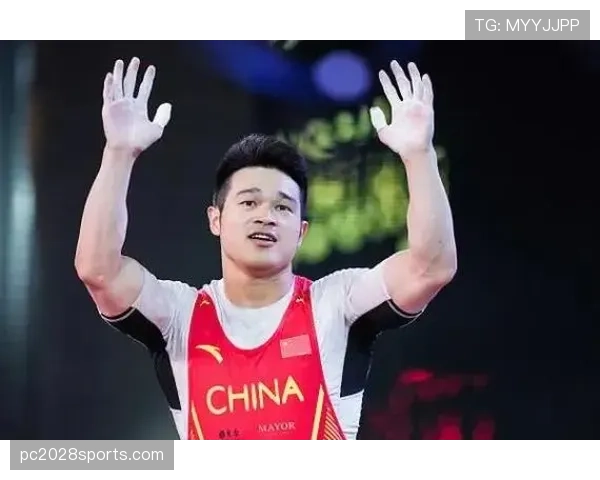 要是把石智勇丢进娱乐圈，别拍戏了，先把他那一身随便却贵得离谱的日常收走